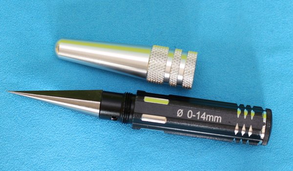 Hole puncher reamer tool
