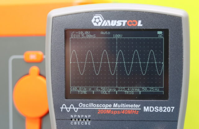 Sine Wave AC out measured with oscilloscope