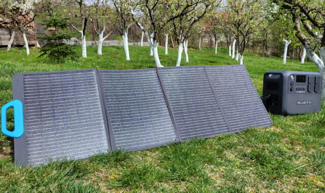 Bluetti AC200 solar generator series