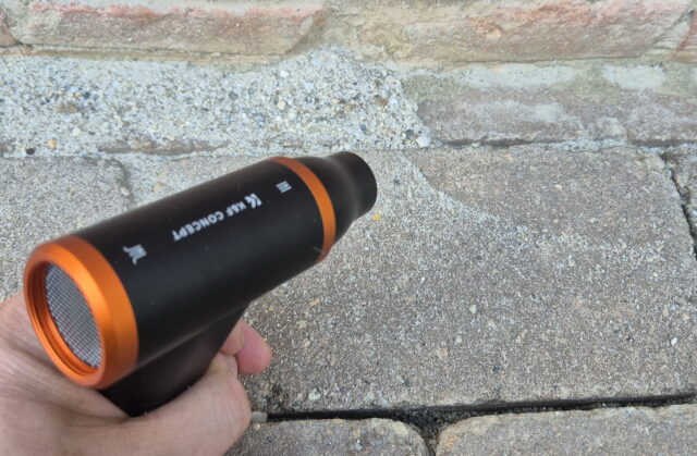 K&F Concept Jet Fan blowing away dust particles from a surface