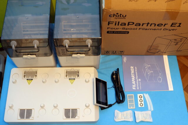 Chitu FilaPartner E1 unboxing – contents inside the box including two filament boxes and drying accessories