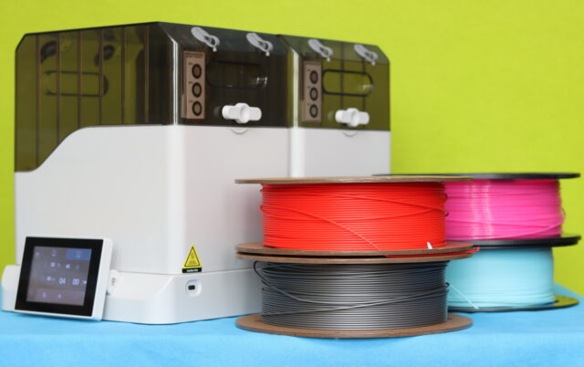 Four-spool filament dryer with transparent lid and digital temperature display