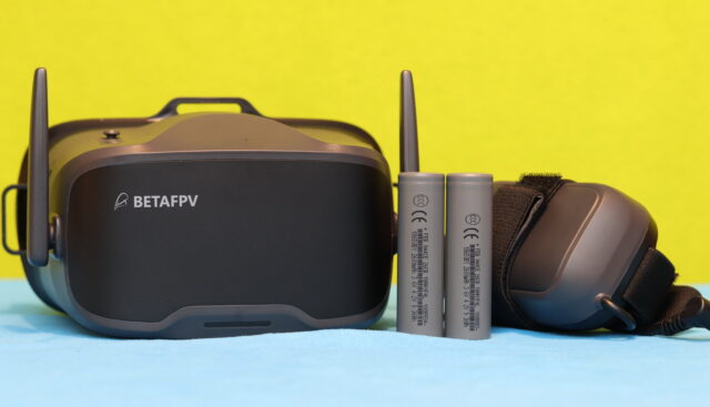 BetaFPV VR04 HD FPV goggles included in the BetaFPV Aquila20 HD drone kit