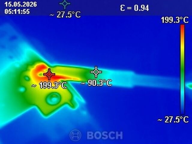 Thermal image showing heat distribution of the MINIWARE TS1M soldering station while actively soldering